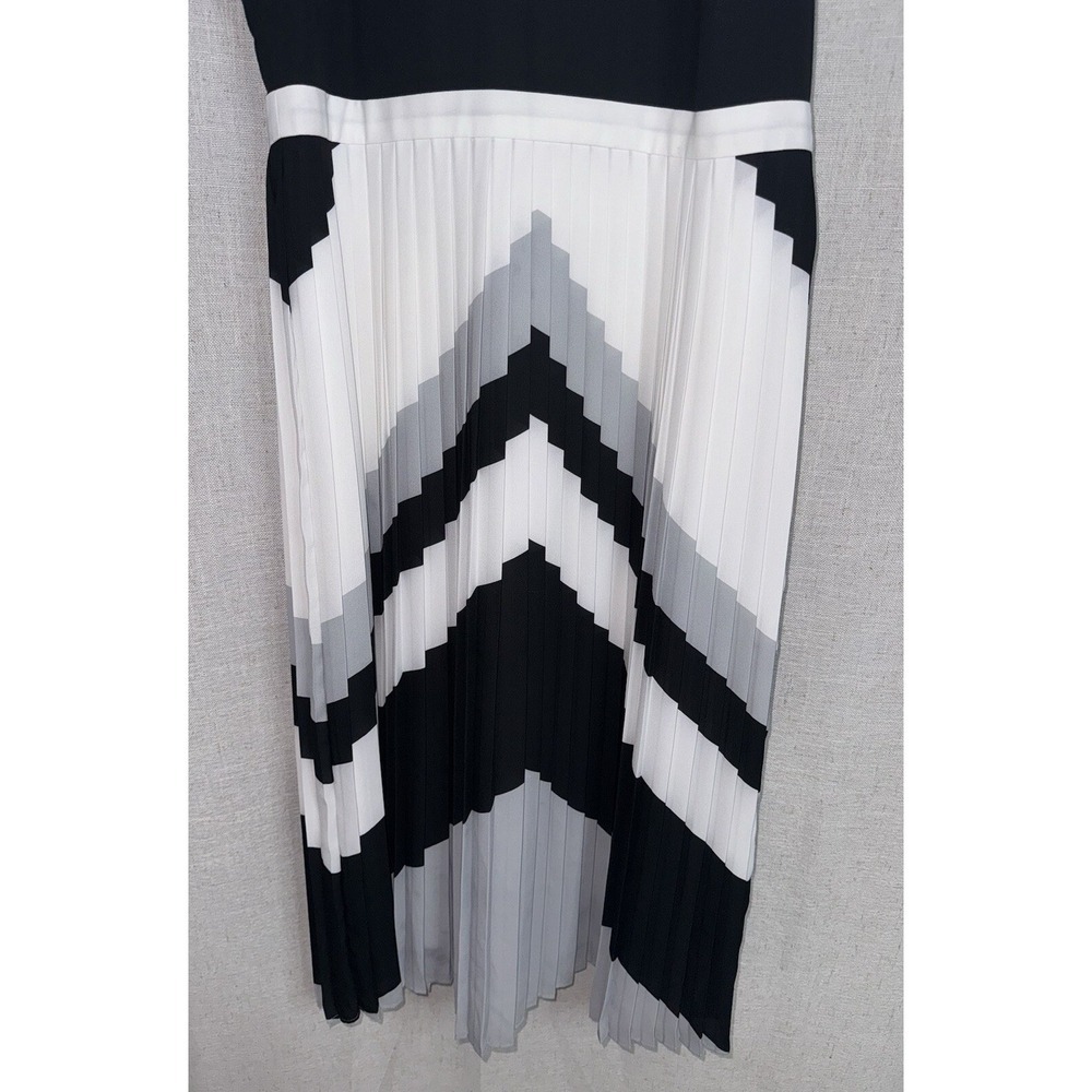Banana Republic Women's Black White Gray Sleeveless Chevron Dress Pleated Size 6 - Picture 3 of 6